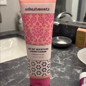 Refreshments Freesia Float Hair Conditioner - Pink